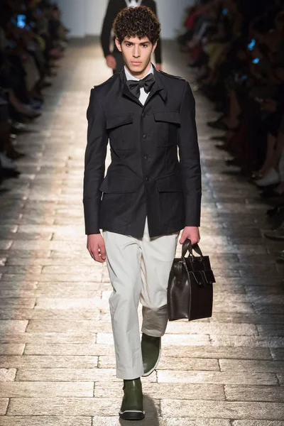 Look 19